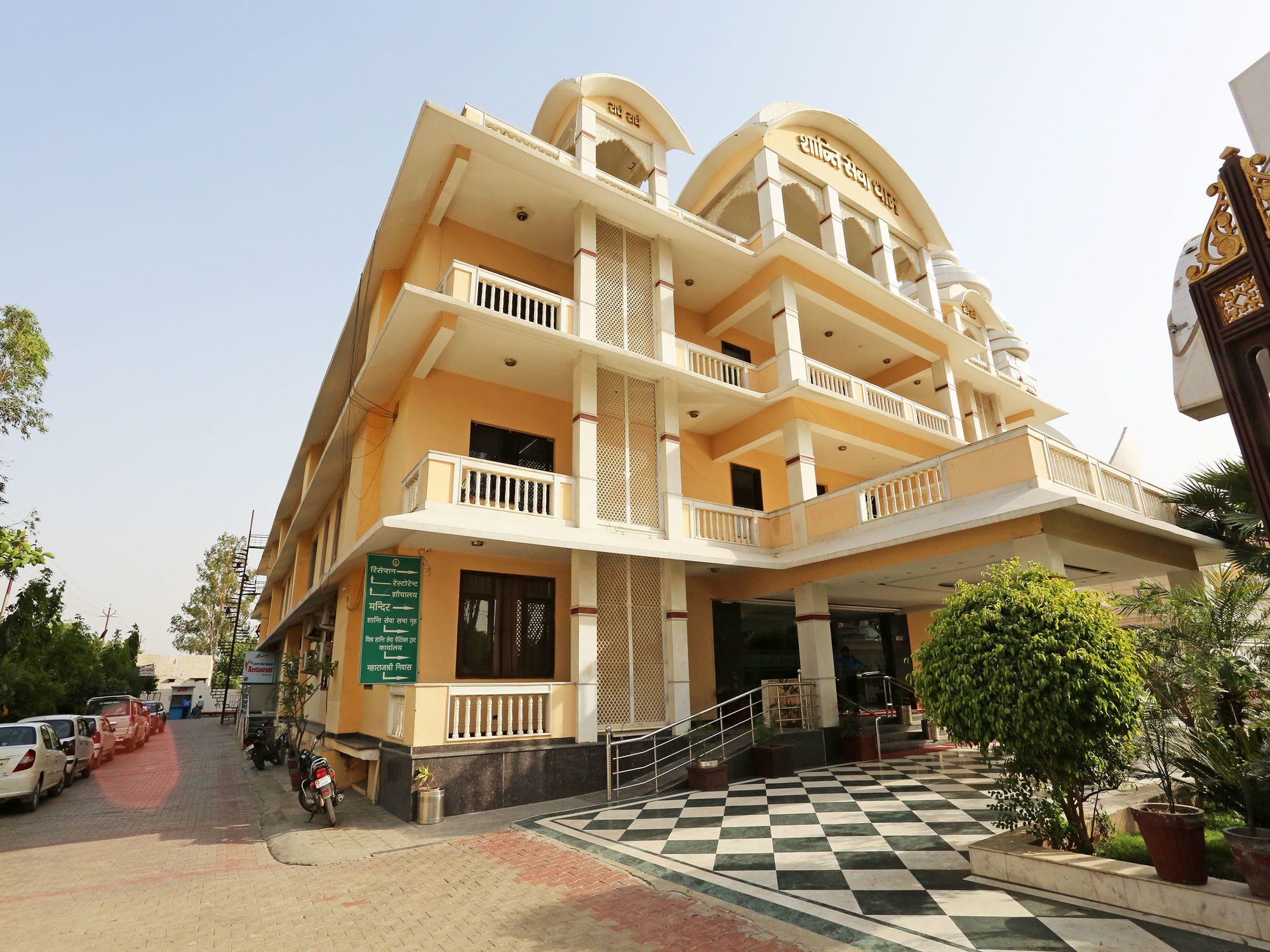 Готель Oyo 13564 Near Prem Mandir Матхура Екстер'єр фото